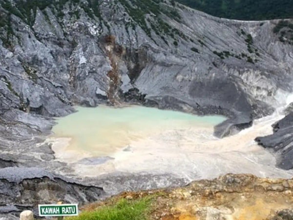 Fullday Bandung Volcano Tour by Train from Jakarta with insurance